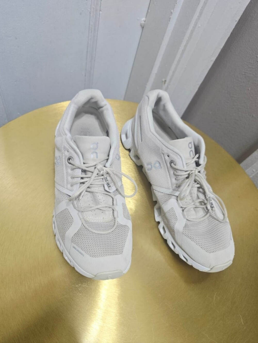 On Running Cloud 5 Women's All White Running Athletic Casual Size 8.5 - Picture 2 of 10